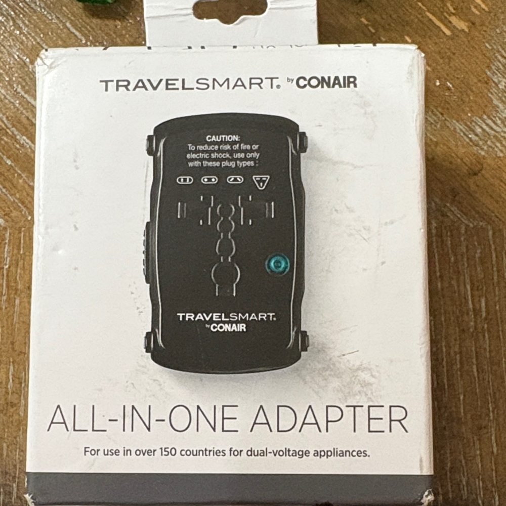 Travel Smart Universal Adapter - Black